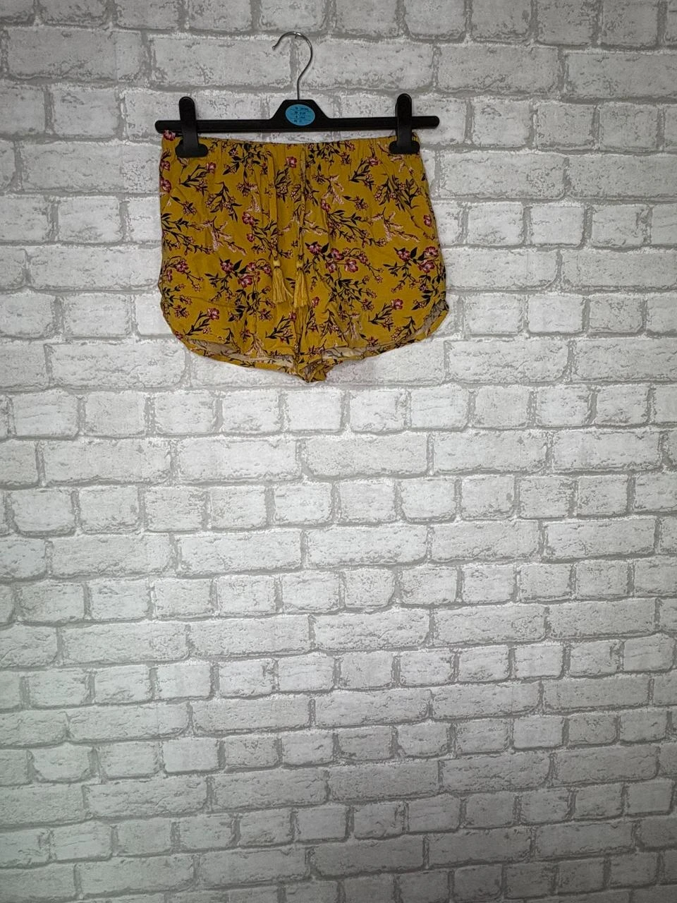 Short Jaune avec des fleurs Primark 34